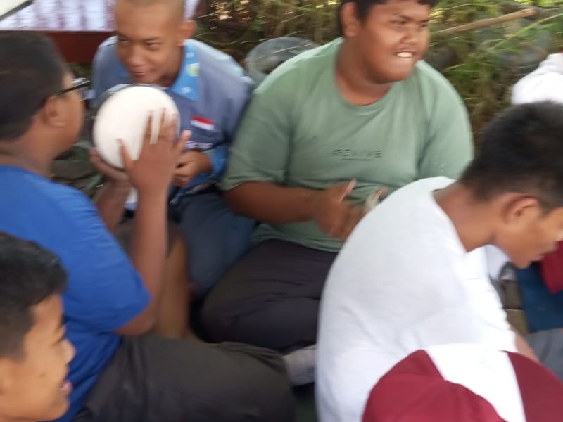 Mengubah "Aghuta" Menjadi Harmoni:  Hadrah Sebagai Wadah Bakat Terpendam di SD SAInS JATIM